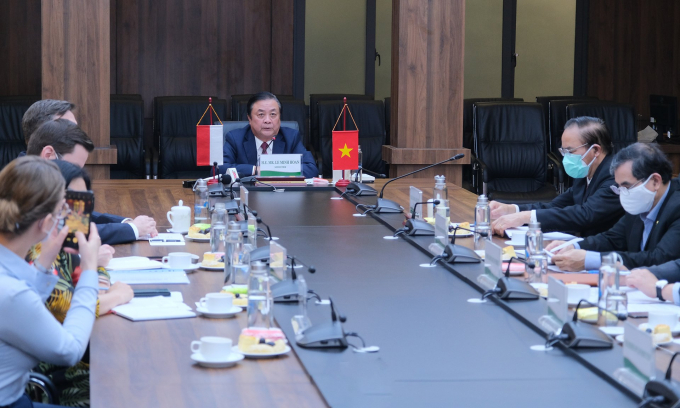 Vietnam Minister of Agriculture and Rural Development Le Minh Hoan chaired an online meeting between the Ministry of Agriculture and Rural Development of Vietnam (Vietnam MARD) and the Ministry of Agriculture and Rural Development of Poland (Poland MARD) in Hanoi. Photo: Bao Thang.