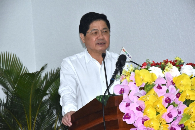 Thứ trưởng Lê Quốc Doanh yêu cầu các địa phương cần đẩy mạnh áp dụng các kỹ thuật phải giảm giá thành sản xuất nhất là phân bón và lượng giống sạ.  Ảnh: Minh Đảm.