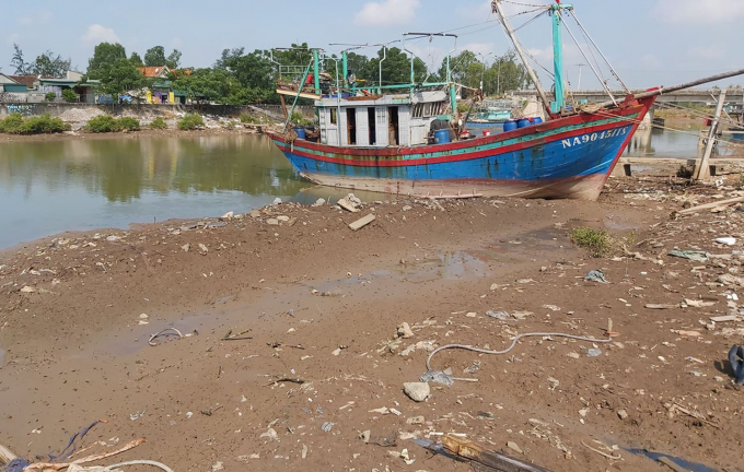 Hàng loạt dự án nạo vét, khơi thông dòng chảy không phát huy hiệu quả, điển hình là dự án Khu neo đậu tránh trú bão Lạch Thơi với quy mô lên đến gần 100 tỷ đồng. ẢNh: Việt Khánh.