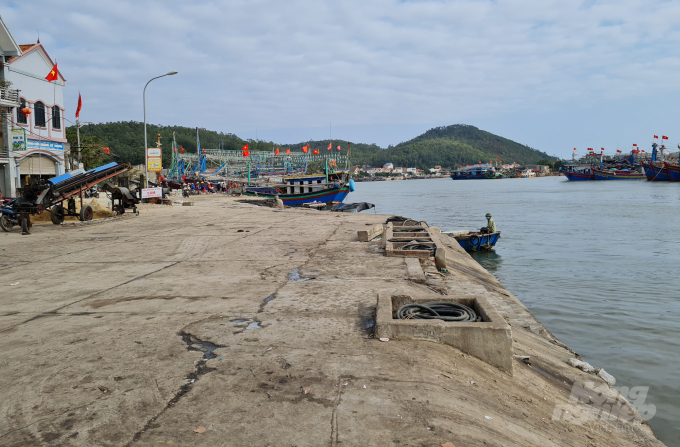 Năng lực của các cảng cá trên địa bàn Nghệ An còn khiêm tốn, nhìn chung chỉ đảm bảo được khoảng 30 - 40% nhu cầu phương tiện. Ảnh: Việt Khánh. 
