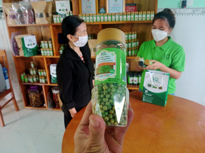 The processed pepper products of Loc Quang Organic Pepper Cooperative gain the trust of many consumers. Photo: Tran Trung.