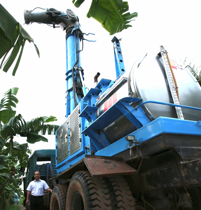 Đây là hệ thống xe tự hành tưới phun tự động nhập khẩu từ Ý, có giá hơn 3 tỷ đồng của Unifarm. Ảnh: Phúc Lập.