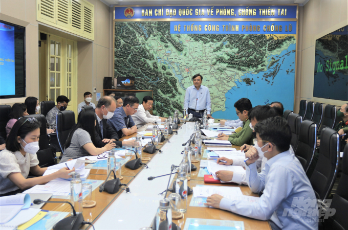 Steering Committee for Natural Disaster Prevention and Control held the appraisal board to discuss the results of the provincial natural disaster prevention and control efforts in accordance with the set of indicators for 2021. Photo: Pham Hieu.