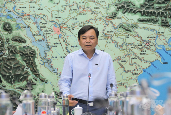 Deputy Minister Nguyen Hoang Hiep said that the development of a set of indicators for natural disaster prevention and control is an issue that the National Steering Committee for Natural Disaster Prevention and Control has long thought about. Photo: Pham Hieu.