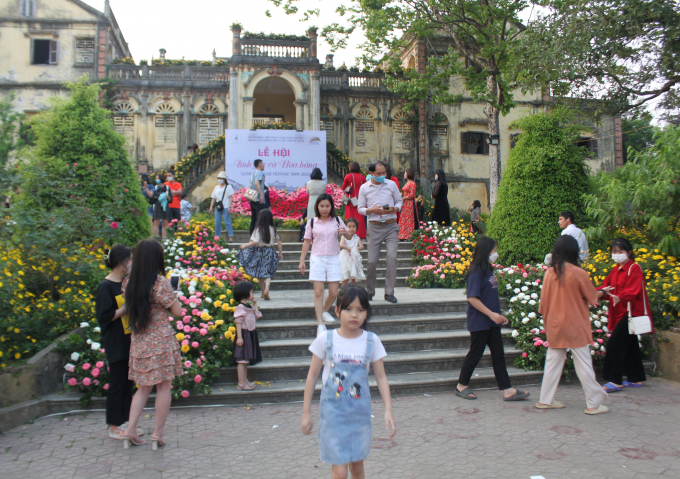 Lễ hội Tình yêu và Hoa hồng Bắc Hà được tổ chức vào đúng dịp kỳ nghỉ lễ Giỗ tổ Hùng Vương (10/3 âm lịch) nên đã thu hút đông đảo khách du lịch, nhất là chị em phụ nữ đến trải nghiệm.