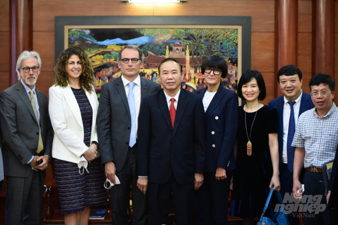 The representatives of IFC affirmed that they will provide technical, consulting, and financial support to Vietnam in the agricultural sector. Photo:   Tung Dinh.