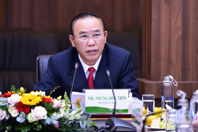 Thứ trưởng Phùng Đức Tiến khẳng định Việt Nam cần có tầm nhìn để chuyển đổi sang hệ thống lương thực thực phầm xanh, ít phát thải và bền vững. Ảnh: Tùng Đinh.