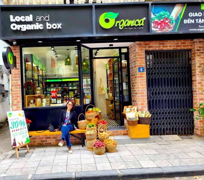 CEO Organica Phạm Phương Thảo tại một trong những cửa hàng thực phẩm organic tại TP.HCM.