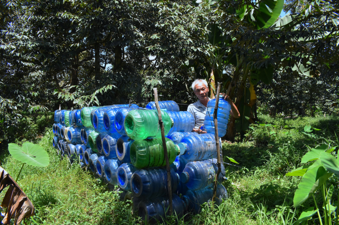 Mr. Muoi Nghia presenting his anti drought - salt filtered water tank. Photo: Minh Dam.