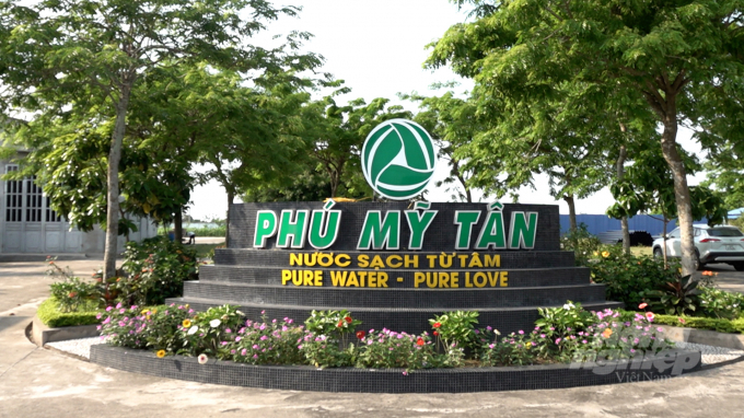 Nhiều năm qua, việc hoàn trả tuyến ống nước sạch Phú Mỹ Tân qua khu vực Kênh nối Đáy - Ninh Cơ vẫn chưa được thống nhất. Ảnh: Quang Dũng.