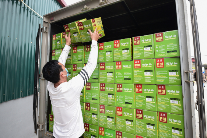 Cooperatives need to diversify distribution channels for their products. Photo: Tung Dinh.