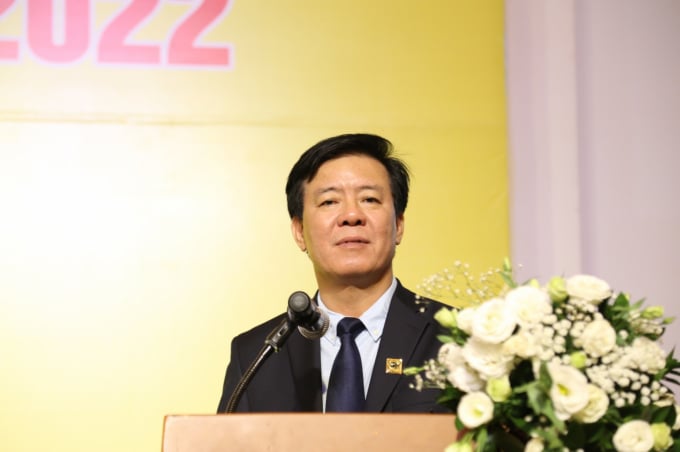 Ông Ngô Văn Đông, thành viên Hội đồng quản trị, Tổng Giám đốc Công ty Cổ phần Phân bón Bình Điền phát biểu tại đại hội.