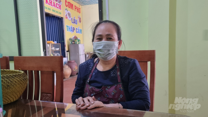 Bà Bùi Thị Lanh, người bị ông Lê Viết Thắng, Tổng Giám đốc của Công ty Sahabak quỵt nợ số tiền lên đến khoảng 540 triệu đồng. Ảnh: TN.