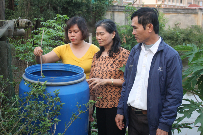 Tỉ lệ sử dụng phân bón hữu cơ do người dân tự sản xuất tại chỗ hiện nay còn hết sức nhỏ bé. Ảnh: Trung Quân.