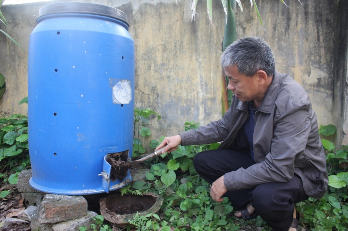 Nguồn nguyên liệu để sản xuất phân bón hữu cơ tại chỗ ở các địa phương hiện nay rất dồi dào, tuy nhiên nông dân chưa mặn mà áp dụng do gặp nhiều khó khăn. Ảnh: Trung Quân.