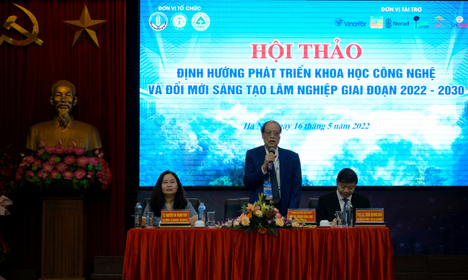 Ban chủ tọa Hội thảo ngày 16/5 tại Đại học Lâm nghiệp. Ảnh: Bảo Thắng.