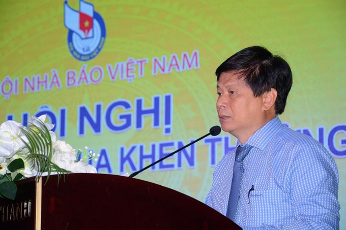 Phó Chủ tịch Hội Nhà báo Việt Nam Trần Trọng Dũng báo cáo công tác thi đua khen thưởng năm 2021. Ảnh: Đặng Trung.