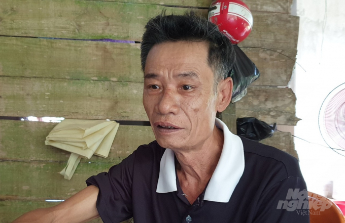 Ông Phan Văn Khang kêu trời vì nhiều năm bị trang trại chăn nuôi lợn của hộ ông Hạnh tra tấn bởi mùi hôi thối. Ảnh: Thanh Nga.
