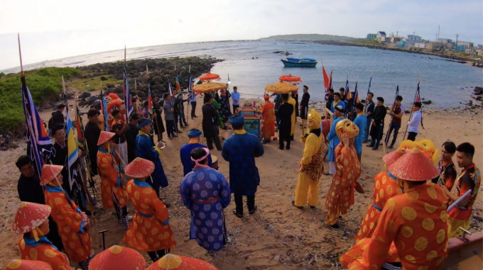 Lễ giỗ Ông Nam Hải và cầu ngư của vạn Liên Thành, một trong số các vạn thờ Ông Nam Hải trên đảo Phú Quý năm 2020. Ảnh: Phúc Lập.