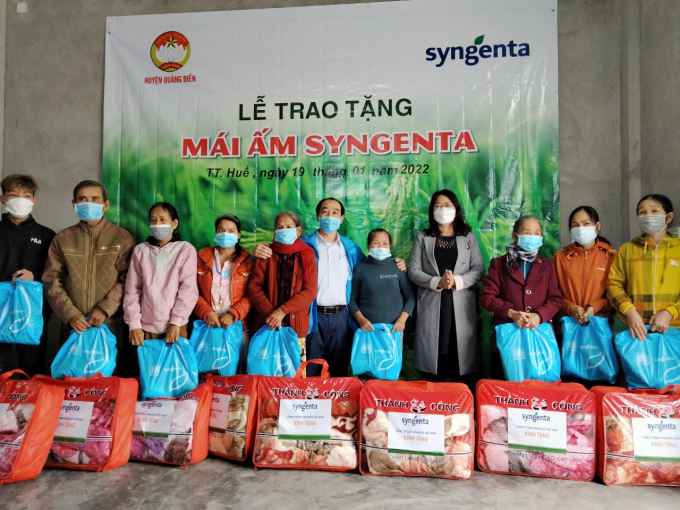 Syngenta Việt Nam trao quà tặng cho nông dân nghèo tại Thừa Thiên - Huế.