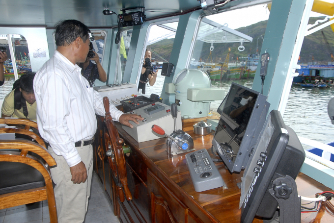 Hầu hết các tàu cá đánh bắt xa bờ của ngư dân các tỉnh Nam Trung bộ đều đã được lắp đặt thiết bị giám sát hành trình. Ảnh: V.Đ.T.
