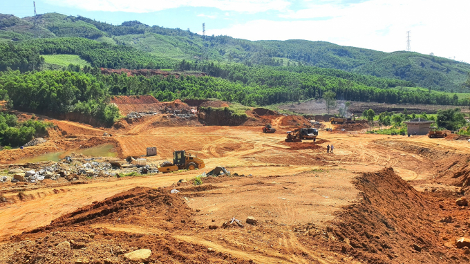 Dự án công trình thủy lợi Đồng Sông (xã Bình Khương, Bình Sơn, Quảng Ngãi) đã chậm tiến độ 3 năm, qua 3 lần gia hạn nhưng đến nay vẫn chưa hoàn thành. Ảnh: L.K.