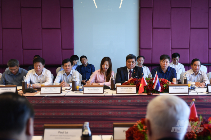 Talking with Central Group and Central Retail, Deputy Minister Tran Thanh Nam expects that the group will become a bridge to connect farmers and agricultural products of Vietnam - Thailand.