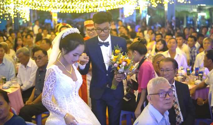 Một cặp đôi tổ chức tiệc cưới tại hội quán từ thiện Thanh niên của nhóm ông Hạnh năm 2018 để làm từ thiện. Ảnh: Trần Thắng.