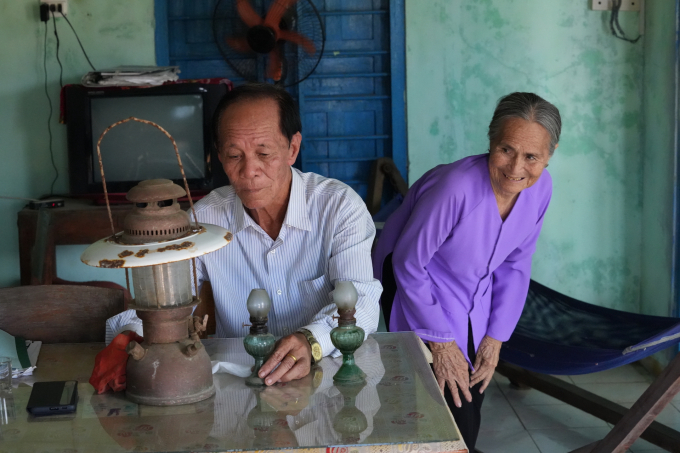 Vợ chồng ông Nguyễn Văn Thinh đã có gần 60 năm sống hạnh phúc mặc dù không hề làm đám cưới. Ảnh: Phúc Lập.