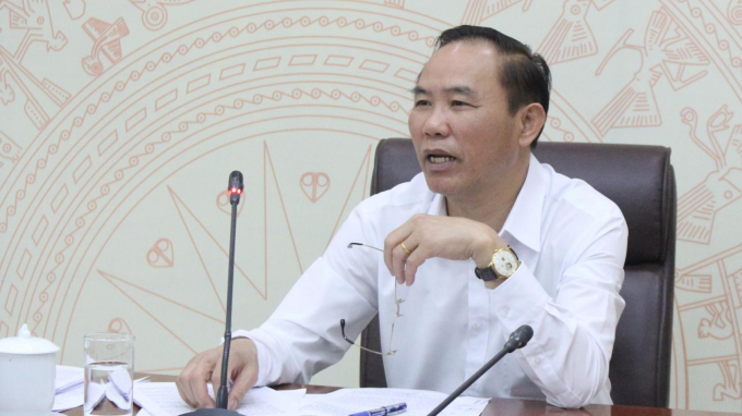 Thứ trưởng Bộ NN-PTNT Phùng Đức Tiến đề nghị Quảng Ninh cần triển khai quyết liệt các giải pháp để sớm tháo gỡ những 'nút thắt', tạo điều kiện thu hút doanh nghiệp tham gia đầu tư, phát triển nuôi biển. Ảnh: Trung Quân.