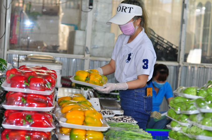 In 2021, 34,000 tonnes of Lam Dong vegetables such as bell peppers, sweet corn, sweet potatoes, carrots of Lam Dong province, were exported to the EU and East Asian and ASEAN countries. Photo: Minh Hau.