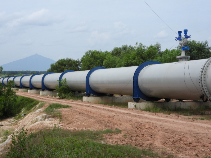 Hệ thống đường ống máng trên trụ với quy mô lớn nhất Việt Nam. Ảnh: Trần Trung.