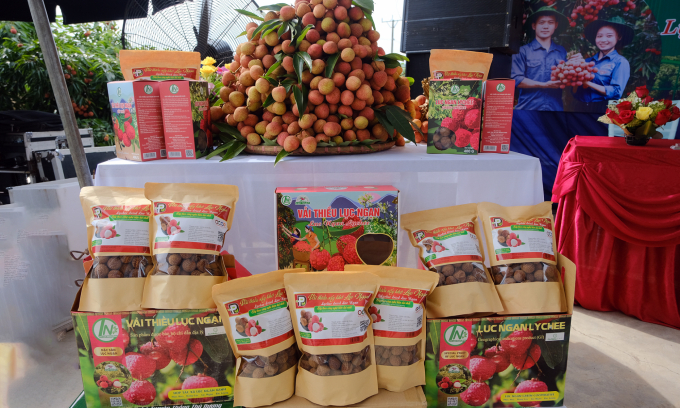 Luc Ngan lychee products are packaged in eye-catching packaging.  PHOTO: Ba Thang.