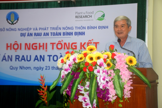 Ông Phan Văn Khiêm, Trưởng Phòng NN-PTNT huyện Tuy Phước (Bình Định) phát biểu tại hội nghị tổng kết dự án. Ảnh: VĐT.