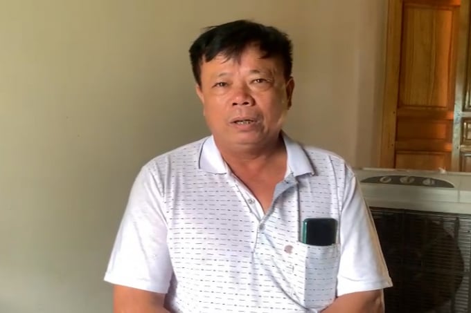Ông Điện trao đổi với phóng viên Báo Nông nghiệp Việt Nam. 