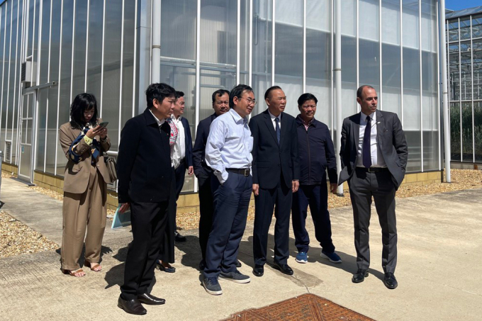 The delegation of the Ministry of Agriculture and Rural Development visited and worked with the NIAB Agricultural Innovation Center, United Kingdom. Photo: Nguyen Thanh.