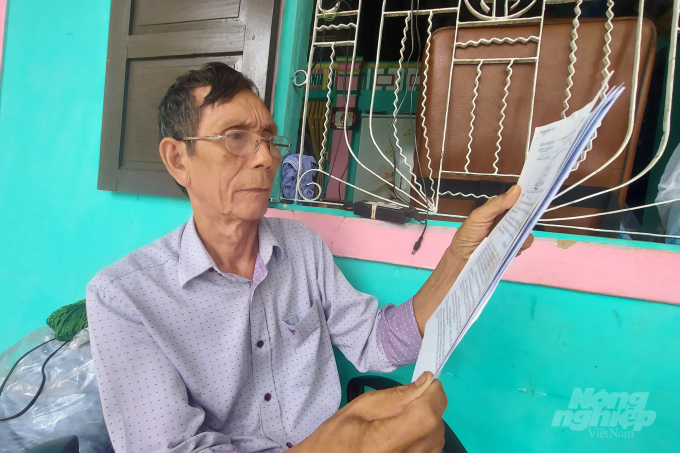 Ông Trần Văn Kế, nguyên trưởng thôn Tân Thuận xác nhận với PVNNVN về việc cắt đất bán cho dân theo chủ trương của UBND xã Tân Lập. Ảnh: Võ Dũng.