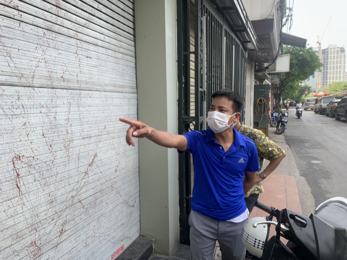 Dấu vết tạt sơn trước cửa căn nhà 507 đường Hồng Hà nơi bà Điệp từng sinh sống. 