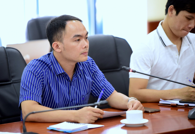 Theo ông Nguyễn Trung Tâm, Trưởng phòng Công nghệ thông tin VNPT, lỗi lỏng thẻ sim là do tàu rung lắc khi hoạt động trên biển. Ảnh: Tùng Đinh.