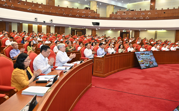 Các đồng chí lãnh đạo Đảng, Nhà nước và đại biểu tham dự hội nghị.
