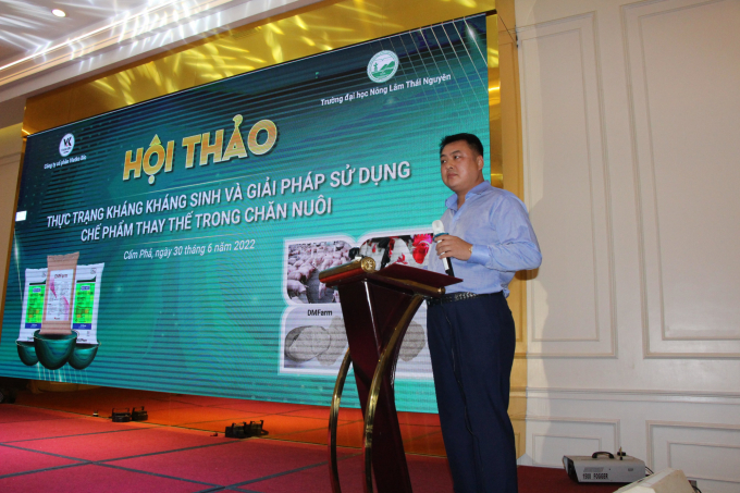 Ông Jo Wan Su, Tổng Giám Đốc công ty cổ Phần Vietko Bio chia sẻ về tiềm năng lợi thế của sản phẩm thay thế kháng sinh. Ảnh: Nguyễn Thành.