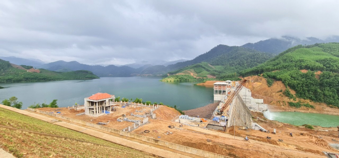 Hồ Đồng Mít nằm trên địa bàn huyện An Lão (Bình Định) đã tham gia thực hiện nhiệm vụ điều tiết nước, cắt lũ. Ảnh: V.Đ.T