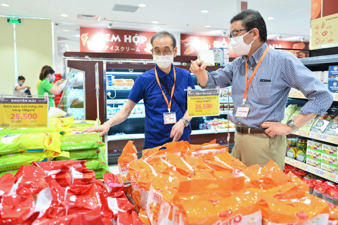 Hướng dẫn của các chuyên gia Nhật Bản, với hơn 40 năm kinh nghiệm vận hành siêu thị, là một trong những bí quyết giúp FujiMart kiểm soát chất lượng hàng hóa, đảm bảo vệ sinh, an toàn thực phẩm.