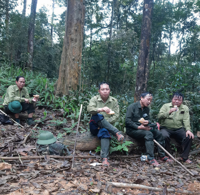Nỗi cơ cực của lực lượng bảo vệ rừng Nghệ An đã toát lên bức tranh tổng quan chung của ngành lâm nghiệp lúc này. Ảnh: VK.