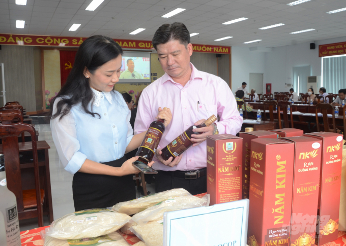 Tỉnh Kiên Giang hiện có trên 100 sản phẩm đạt chuẩn OCOP hạng 3 sao trở lên, trong đó có nhiều sản phẩm có tiềm năng đạt hạng 5 sao cấp quốc gia. Ảnh: Trung Chánh.