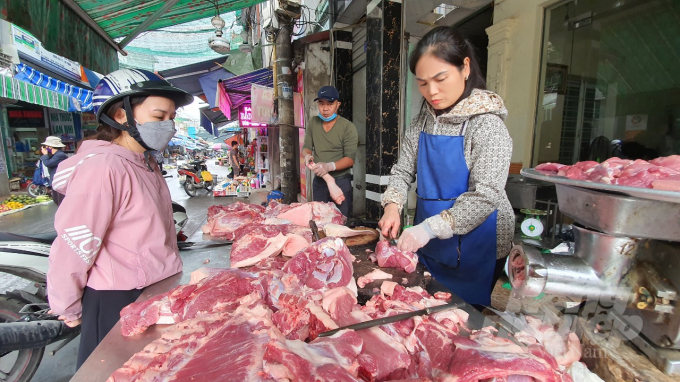 Tỉ lệ thịt lợn ngày càng giảm trong cơ cấu các loại thực phẩm tại Việt Nam. Ảnh: TL.