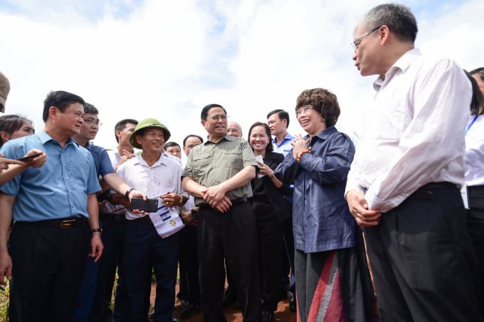 Thủ tướng Chính phủ Phạm Minh Chính và Đoàn công tác Trung ương thăm, khảo sát thực tế tại Tập đoàn TH. Ảnh: Tùng Đinh.