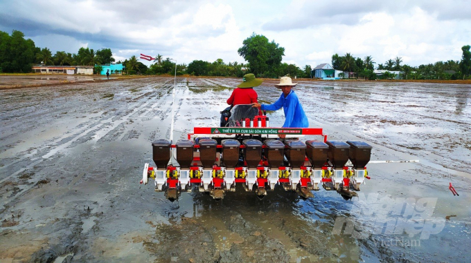 Sở NN-PTNT tỉnh Cà Mau vừa thông báo hướng dẫn lịch thời vụ xuống giống và cơ cấu giống lúa cho sản xuất lúa - tôm năm 2022. Ảnh: Trọng Linh