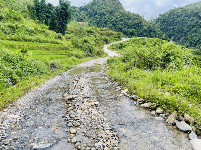 Một đoạn đường đi lên mỏ vàng Sa Phìn, xã Nậm Xây (huyện Văn Bàn, Lào Cai). Ảnh: H.Đ