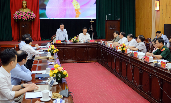 Bộ trưởng Lê Minh Hoan làm việc với lãnh đạo tỉnh Hưng Yên. Ảnh: Bảo Thắng.